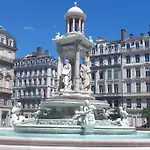 Lägenhet Joli Chaleureux Proche Bellecour *