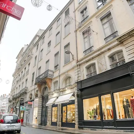 Joli Chaleureux Proche Bellecour Apartamento