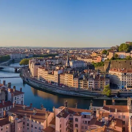 Joli Chaleureux Proche Bellecour Apartamento